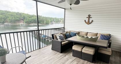 NEW LISTING *Lakefront* Sleeps 6* Pool*