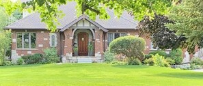 Unclassified image, 5 of 15, button - Tudor Pines Bed and Breakfast (Scugog)