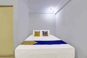 Double Room | Desk, laptop workspace, free WiFi, bed sheets