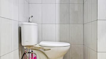 Double Room | Bathroom | Shower, towels