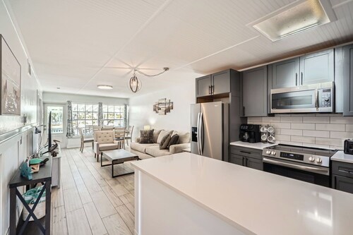 Delphina: 2 Bed 2 Bath Water Front Villa Anna Maria Sleeps 6