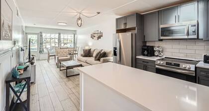 Delphina: 2 Bed 2 Bath Water Front Villa Anna Maria Sleeps 6