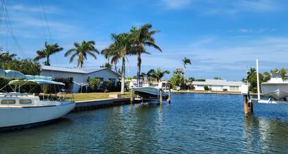 Delphina: 2 Bed 2 Bath Water Front Villa Anna Maria Sleeps 6