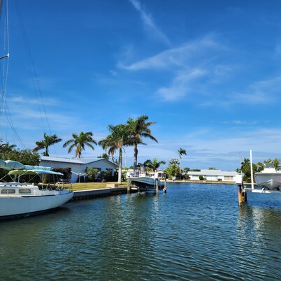 Delphina: 2 Bed 2 Bath Water Front Villa Anna Maria Sleeps 6