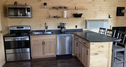 Tranquil creek view cabin