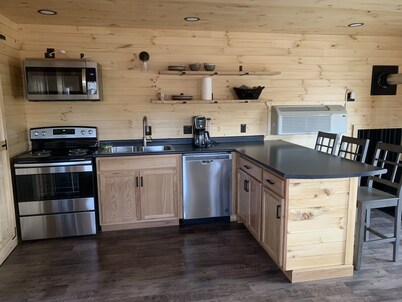 Tranquil creek view cabin