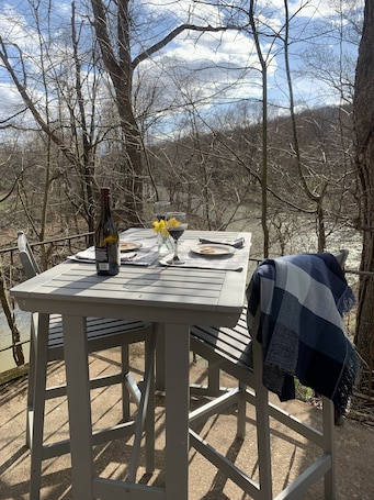 Outdoor dining. Tranquil creek view cabin