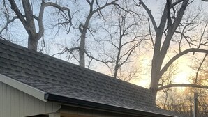 Exterior - Tranquil creek view cabin (Frazeysburg)
