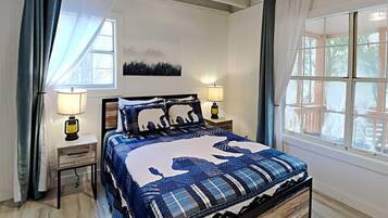 Kabin, Beberapa Tempat Tidur, hot tub | 3 kamar tidur dan didekorasi berbeda-beda