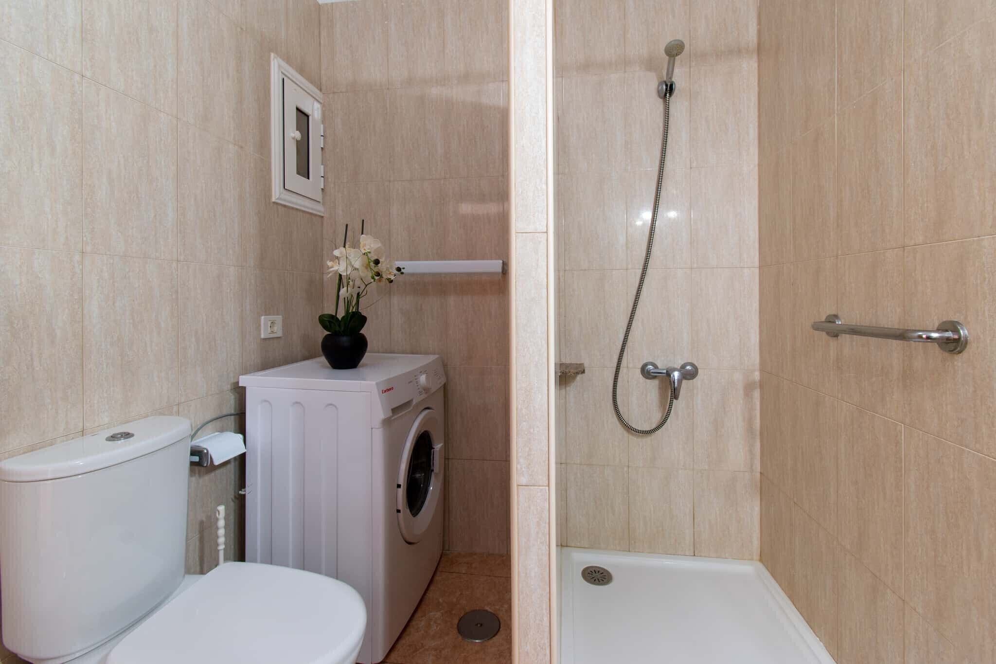 Badewanne, Haartrockner, Handtücher