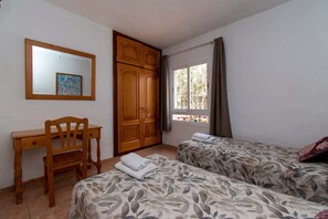 1 غرفة نوم ومكواة/لوح كي وواي فاي مجانًا وملاءات أسرّة