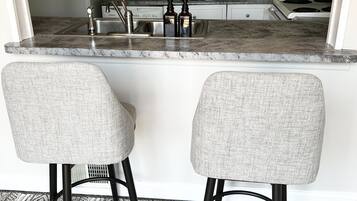 KĂŒhlschrank, Mikrowelle, Ofen, Herdplatte