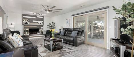 TV, fireplace, offices