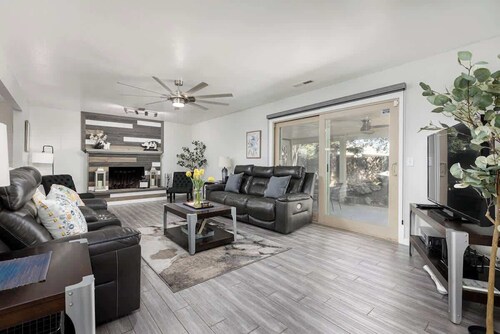 Relaxing Spa & Serenity Pond Retreat in Porterville