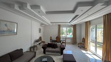 Apartamento superior | 2 quartos, ferros/tábuas de passar roupa, Wi-Fi (sobretaxa)