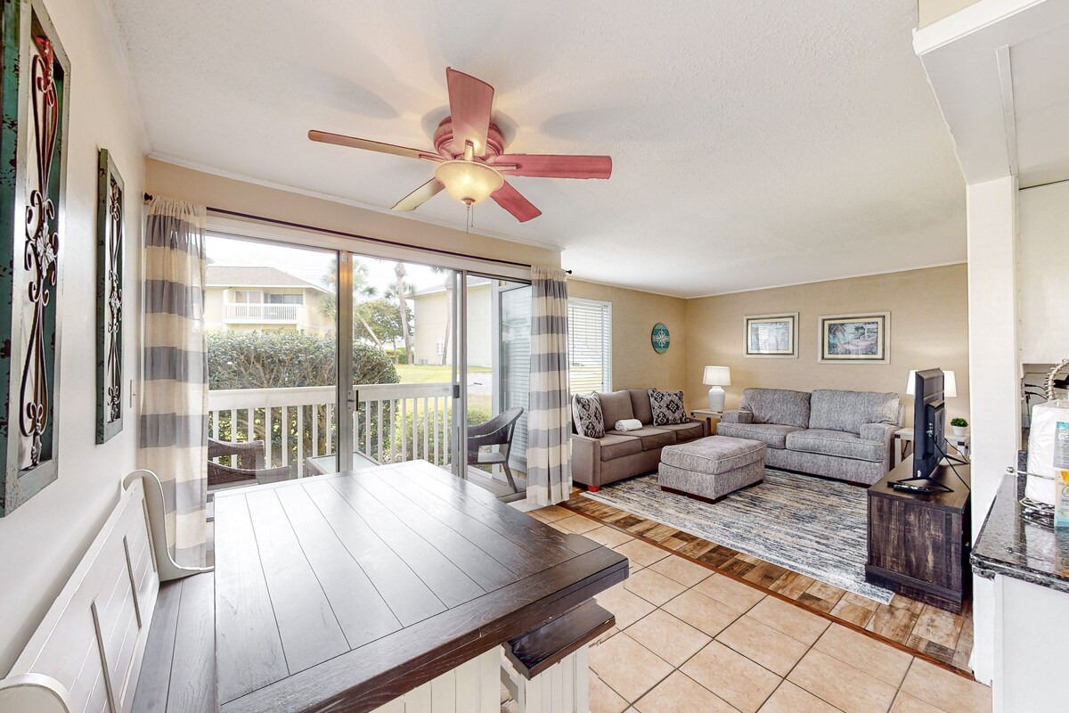 Photo 8 of Coastal condo with pool, hot tub, tennis & golf access - dog-friendly