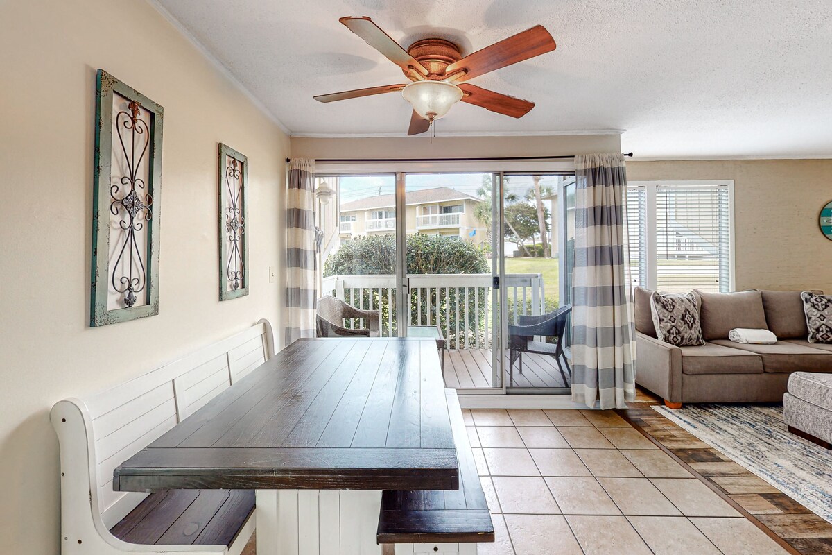 Photo 5 of Coastal condo with pool, hot tub, tennis & golf access - dog-friendly