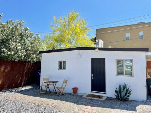 Casita / Fully Fenced / 1 BR 1 BA / Near U of A