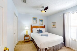 3 bedrooms, internet, bed sheets, wheelchair access