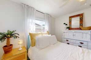 4 bedrooms, iron/ironing board, Internet, bed sheets