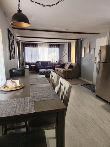 Grand Canyon Bridge Vacation Rental, walking distance to cafe and shopping