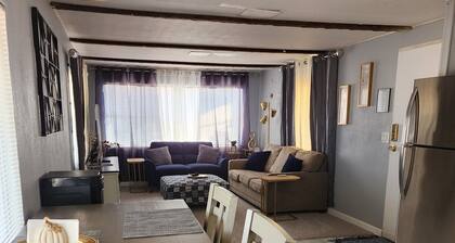 Grand Canyon Bridge Vacation Rental, walking distance to cafe and shopping