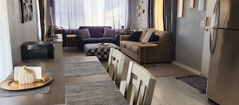 Grand Canyon Bridge Vacation Rental, walking distance to cafe and shopping