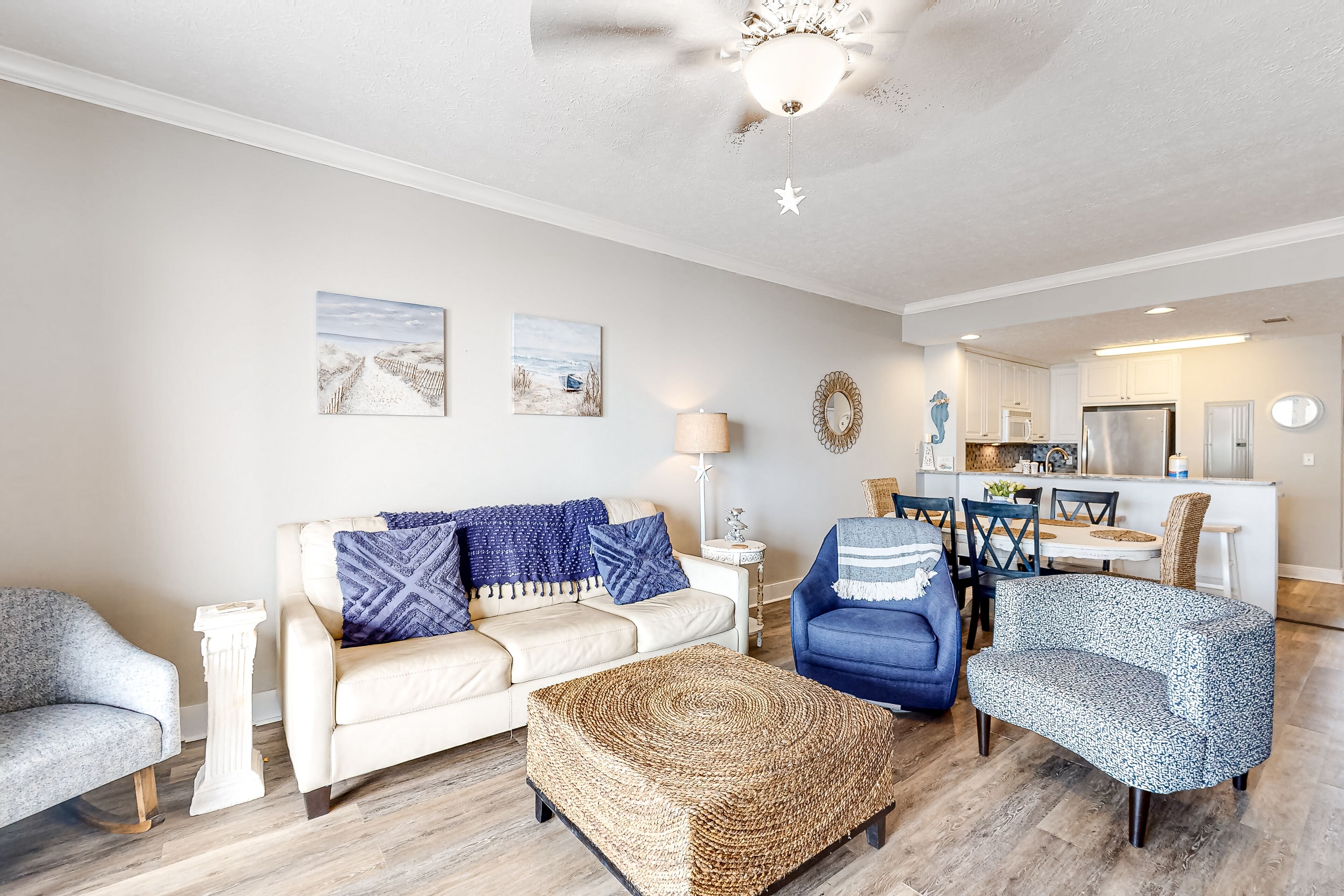 Gulf-view 3rd-floor condo with outdoor pool, balcony, beach access, AC