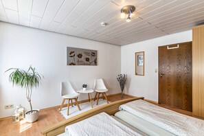 2 bedrooms, iron/ironing board, free WiFi, bed sheets - Holiday Apartment 'Heidi Kimmig' with Mountain View, Balcony, Shared Terrace & Wi-Fi (Bad Peterstal-Griesbach)