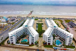 Exterior - Gulf-front, first-row condo with pools, great view & balcony - steps to beach (Galveston)