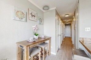Dining - Gulf-front, first-row condo with pools, great view & balcony - steps to beach (Galveston)