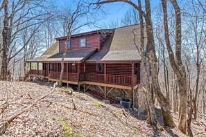 Exterior - Rustic mountain cabin with amazing view, pool table, jetted tub, W/D & fireplace (Boone)