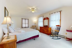 3 habitaciones, tabla de planchar con plancha, internet y ropa de cama 