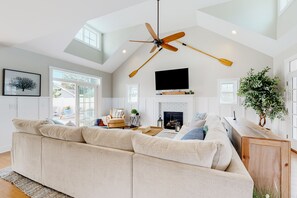 Televisión, chimenea