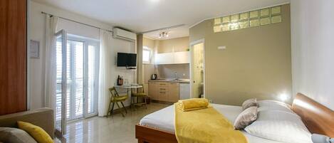 Free WiFi, bed sheets