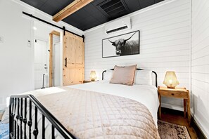 1 bedroom, desk, iron/ironing board, free WiFi