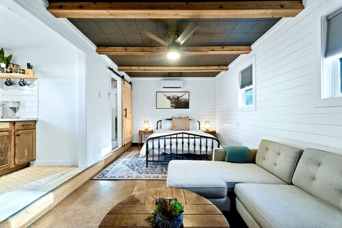 Tech Terrace Tiny Home • 2 Blocks To J&B Coffee + Walk To Campus