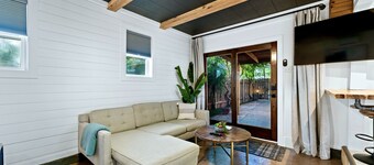 Tech Terrace Studio ~ 2 Blocks To J&B Coffee & Walking Distance To Campus!