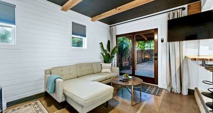 Tech Terrace Studio ~ 2 Blocks To J&B Coffee & Walking Distance To Campus!