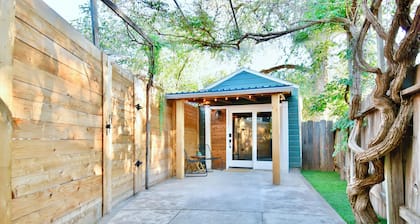 Tech Terrace Studio ~ 2 Blocks To J&B Coffee & Walking Distance To Campus!