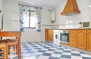 Fridge, microwave, oven, coffee/tea maker - Apartment Center in Conil (Conil de la Fra)