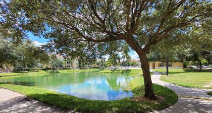 Beautiful bright condo with a balcony & W/D - pool, gym, and game room access