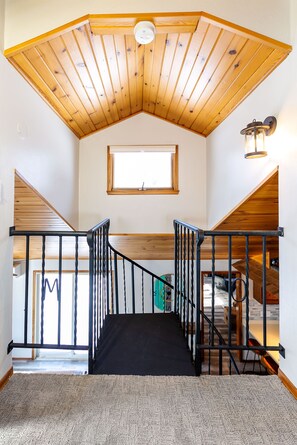 Interior - Spacious 3 Bd, 1.5 Bath family friendly cottage 35 minutes from Lambeau Field! (Shawano)