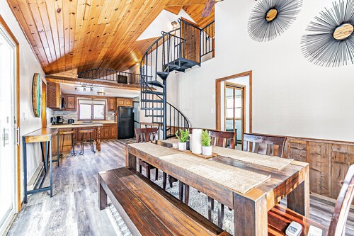 Spacious 3 Bd, 1.5 Bath family friendly cottage 35 minutes from Lambeau Field! 