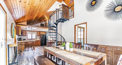 Spacious 3 Bd, 1.5 Bath family friendly cottage 35 minutes from Lambeau Field!