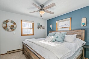 3 bedrooms, WiFi, bed sheets - Spacious 3 Bd, 1.5 Bath family friendly cottage 35 minutes from Lambeau Field! (Shawano)