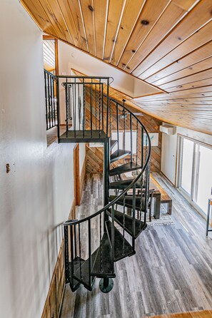 Interior - Spacious 3 Bd, 1.5 Bath family friendly cottage 35 minutes from Lambeau Field!  (Shawano)