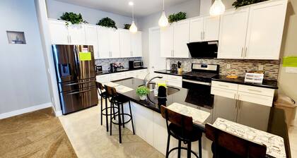 NEW! Luxury Modern Retreat House in Flagstaff