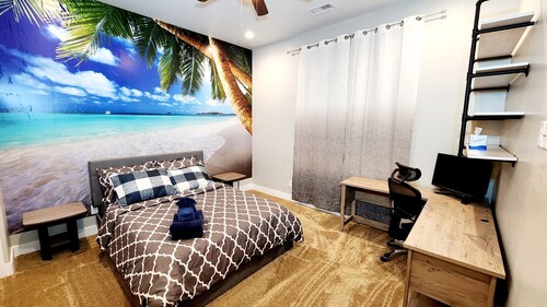 NEW! Luxury Modern Retreat House in Flagstaff