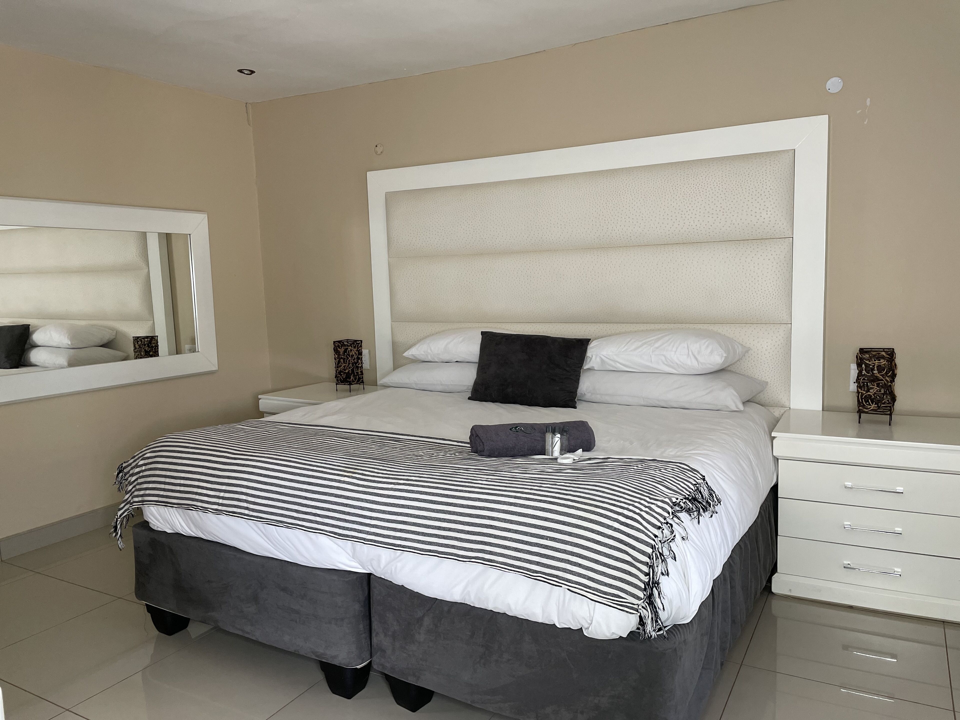Individually furnished, desk, iron/ironing board, free WiFi